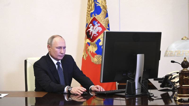普京以电子方式为总统选举投票
