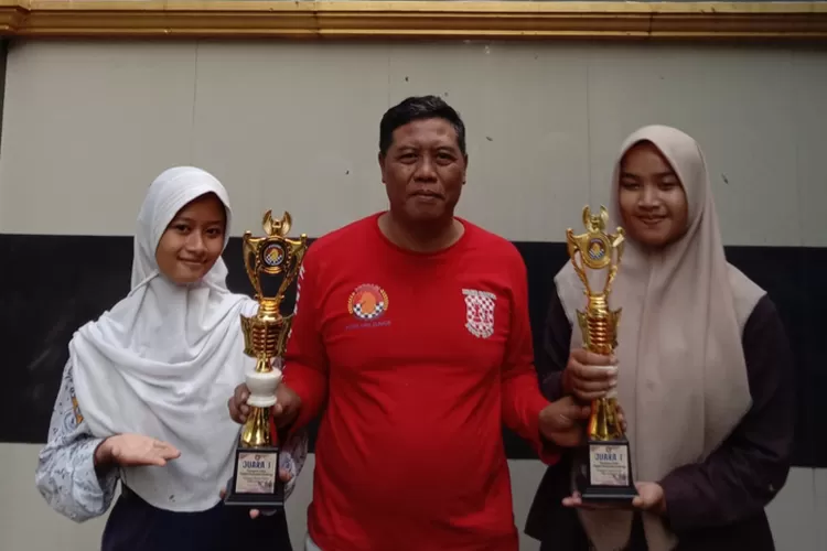 快乐的！ Pionmas国际象棋俱乐部荣获Percasi Jombang国际象棋锦标赛冠军